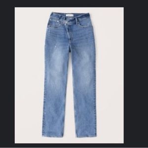 Abercrombie: Women's Curve Love Ultra High Rise 90s Straight Jean
